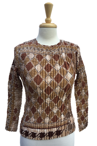 36 Long-sleeve crinkle top with diamond print.  Made in France