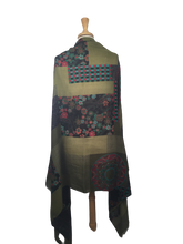 PA10 - Scarf with Multicolored Quilted Pattern
