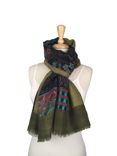 PA10 - Scarf with Multicolored Quilted Pattern
