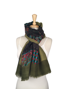 PA10 - Scarf with Multicolored Quilted Pattern