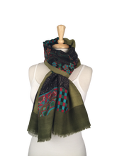 PA10 - Scarf with Multicolored Quilted Pattern
