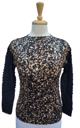 Crinkle 26 Long-sleeve crinkle top with artsy print and contrasting black sleeves.  Made in France.