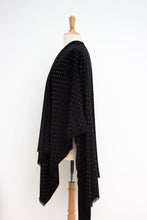 Alice Cape: Black